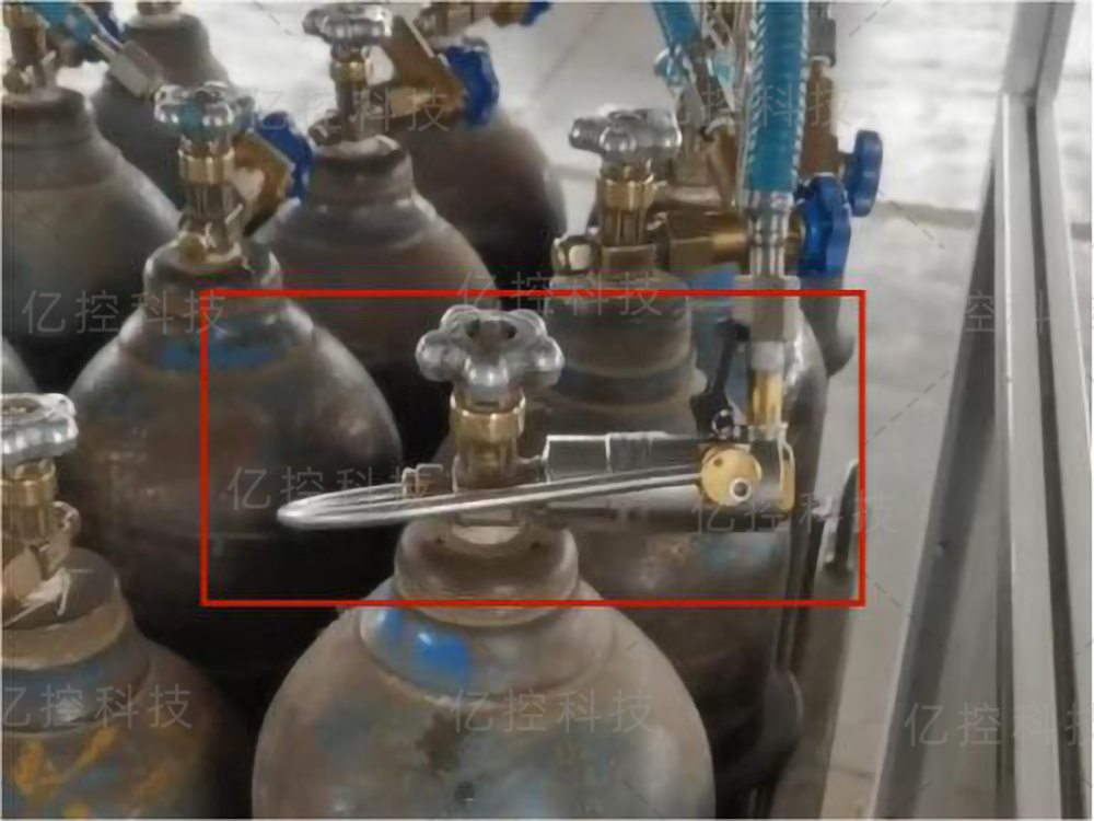 格雷希爾CZ系列氣瓶充裝的工作現(xiàn)場(chǎng) 格雷希爾CZ系列氣瓶充裝的工作現(xiàn)場(chǎng)